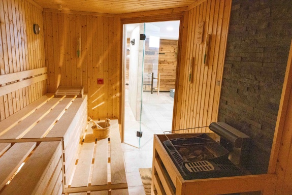 O_Wellnesszeit-in-der-Sauna-des-Hotel-Störtebekers