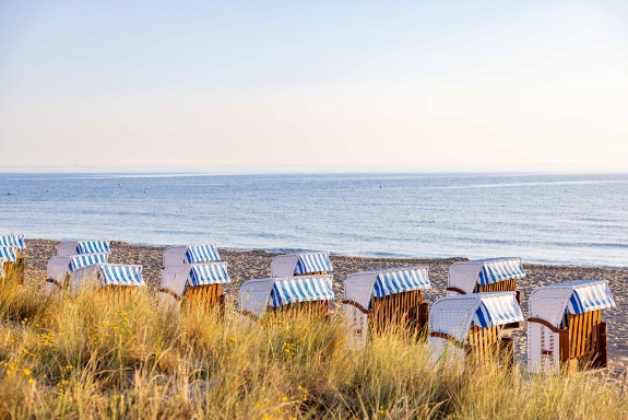 U_Strandkorbplätze-am-sonnigen-Baaber-Strand